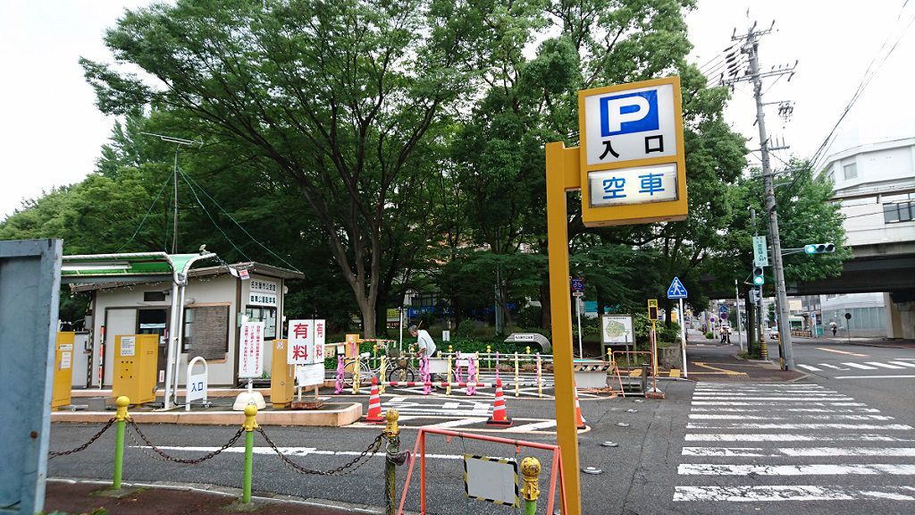 鶴舞公園駐車場入口