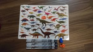 恐竜の下敷きと文具